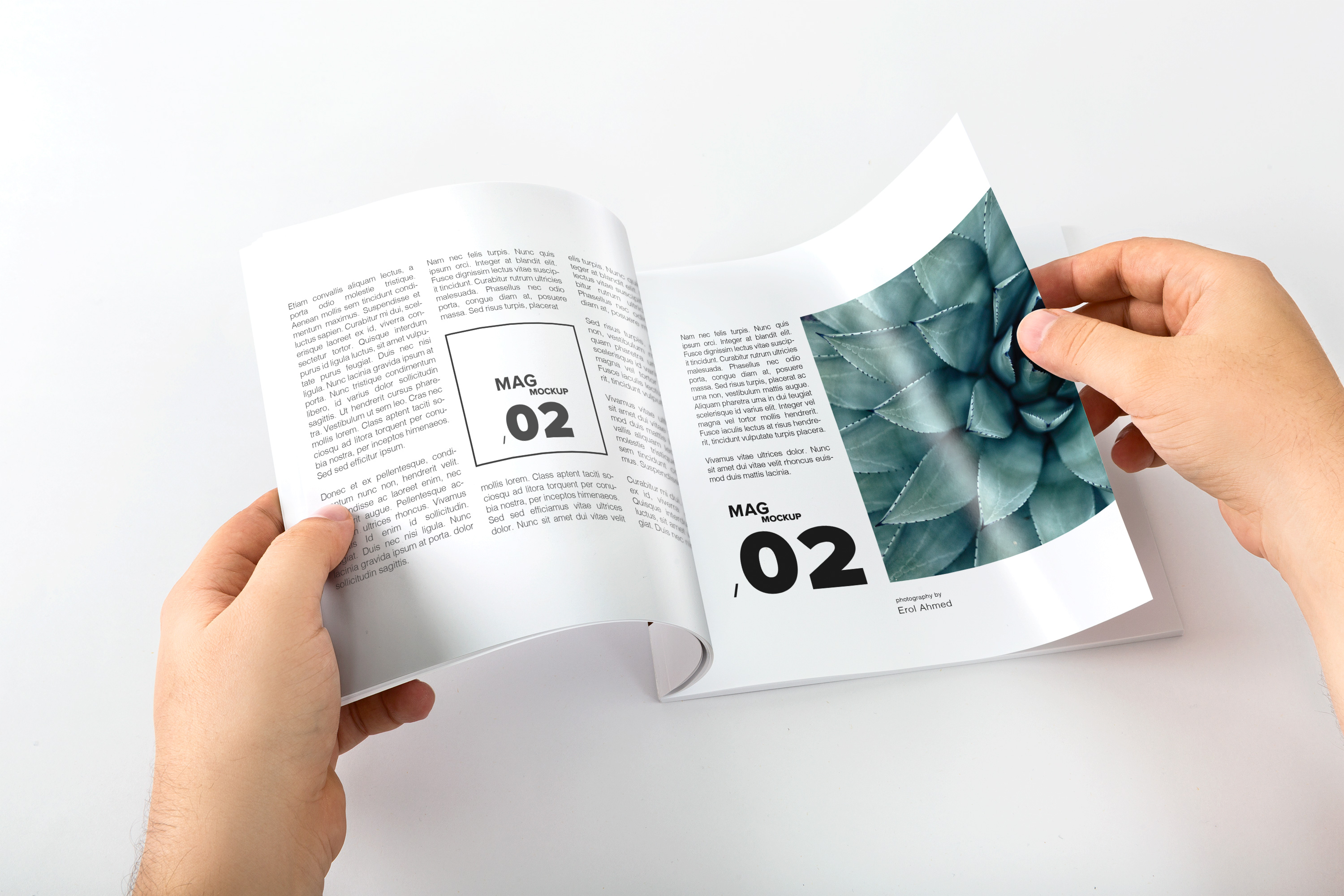 方形杂志内页版式设计样机模板 Square Magazine Opening Mockup