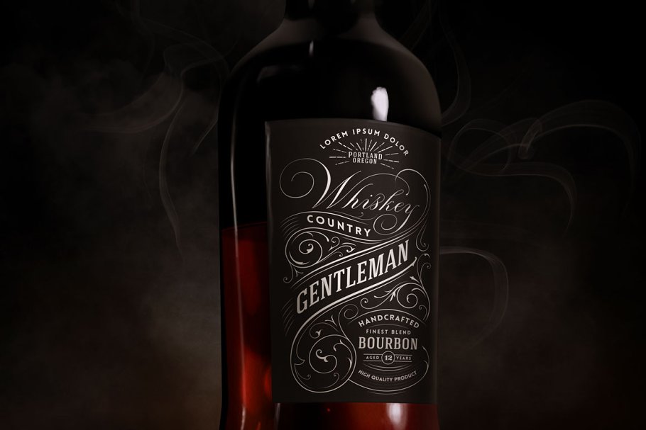 高质量的威士忌酒瓶分层模板 Whiskey, Rum, Brandy bottle mock-up