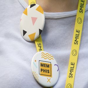 服装别针品牌设计元素展示样机模板 Brand Pin Mockup