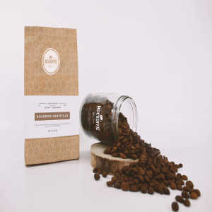 咖啡豆包装袋&玻璃存储罐样机模板 Coffee Bag and Glass Jar Mockup