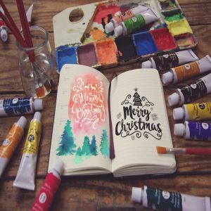 绘画作品展示场景袖珍笔记本样机模板v8 Agenda Paint Scene