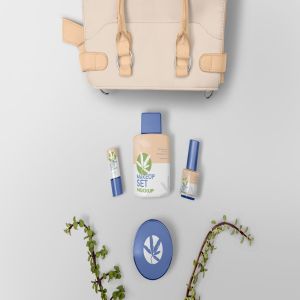 高品质的简约化妆品品牌包装设计VI样机展示模型mockups