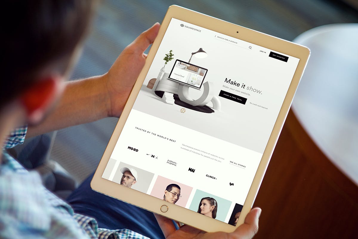 手持iPad Pro设备样机模板v7 iPad Pro Mockups v7