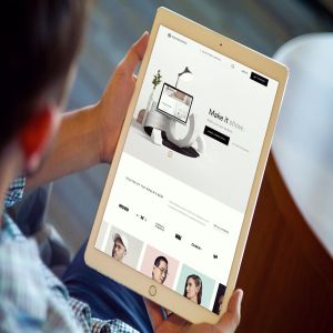 手持iPad Pro设备样机模板v7 iPad Pro Mockups v7