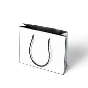 时尚纸袋礼品袋样机模板 Fashion paper bags mockups