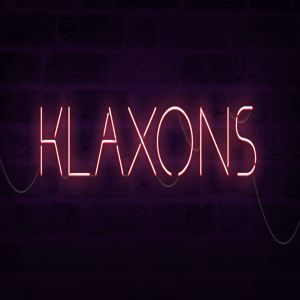霓虹灯风格创意广告设计字体 Klaxons Neon Style Font