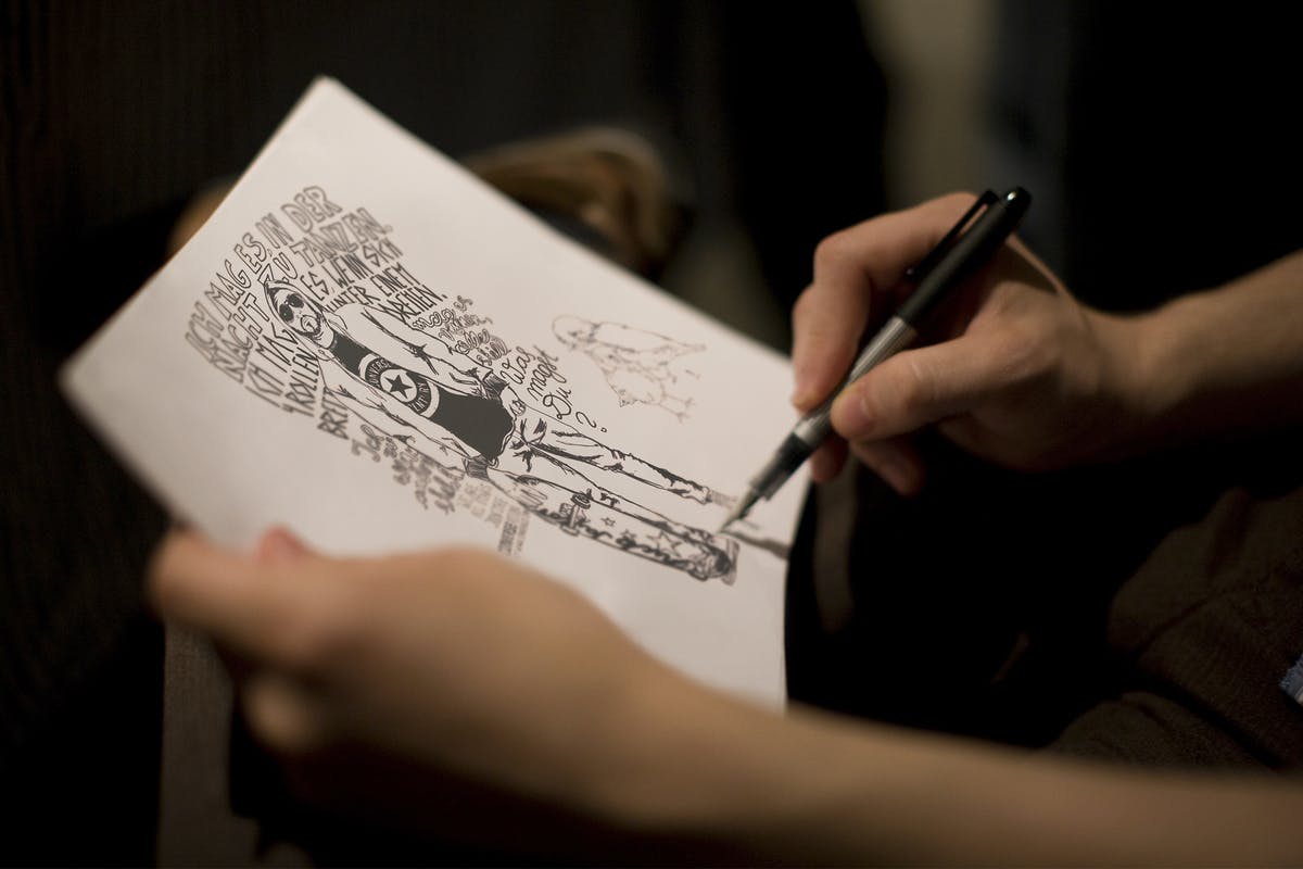 设计草图展示样机合集 Illustration Sketch Logo Close-Up Mock-Ups