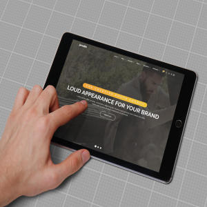 手持的iPad Air展示样机下载[PSD]