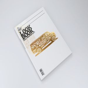 逼真金箔压印A4杂志宣传册样机 A4 Magazine Brochure Mock-up