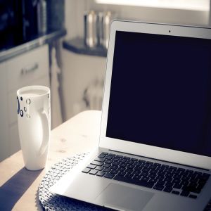 Web应用程序UI设计展示笔记本电脑样机 Laptop Display Web App Mock-Up