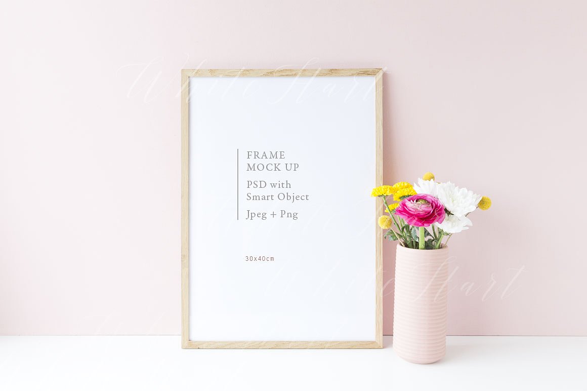 插花装饰实木画框相框样机 30x40cm wooden frame mockup