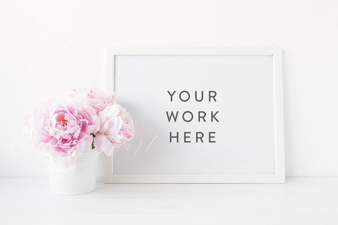 景观花卉造型相框画框样机 Landscape floral styled frame mockup