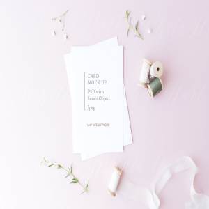 春季系列5×7白色便签样机模板 5×7 card mock up on white envelope