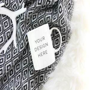 白色咖啡马克杯样机模板 White coffee mug mockup photo