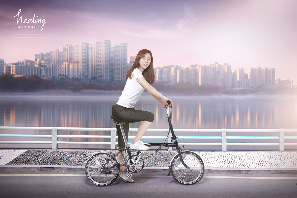 江边骑车惬意生活主题海报模板