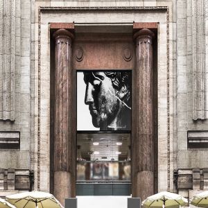 大楼外墙海报设计效果图样机模板 Flyer Poster Mock-up