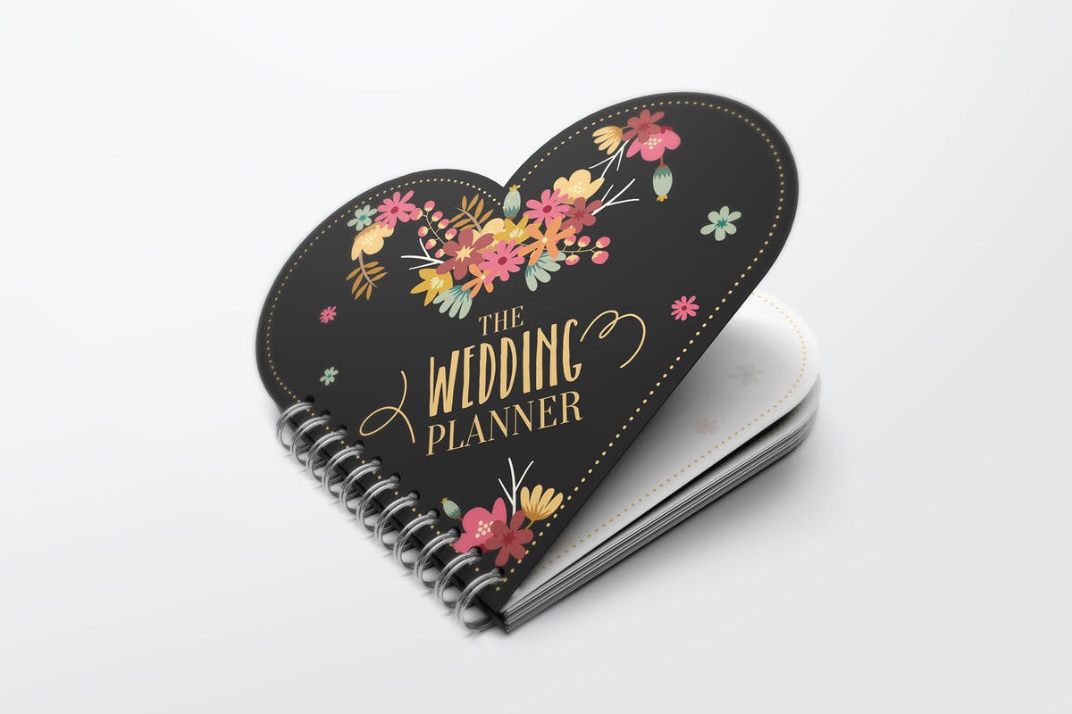 活页装订心形记事本样机模板 Heart Shape Notebook Mockups