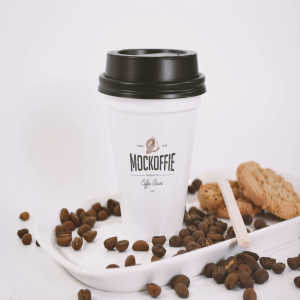 咖啡品牌VI设计咖啡杯样机模板 Sealed Coffee Cup Mockup With Cookies
