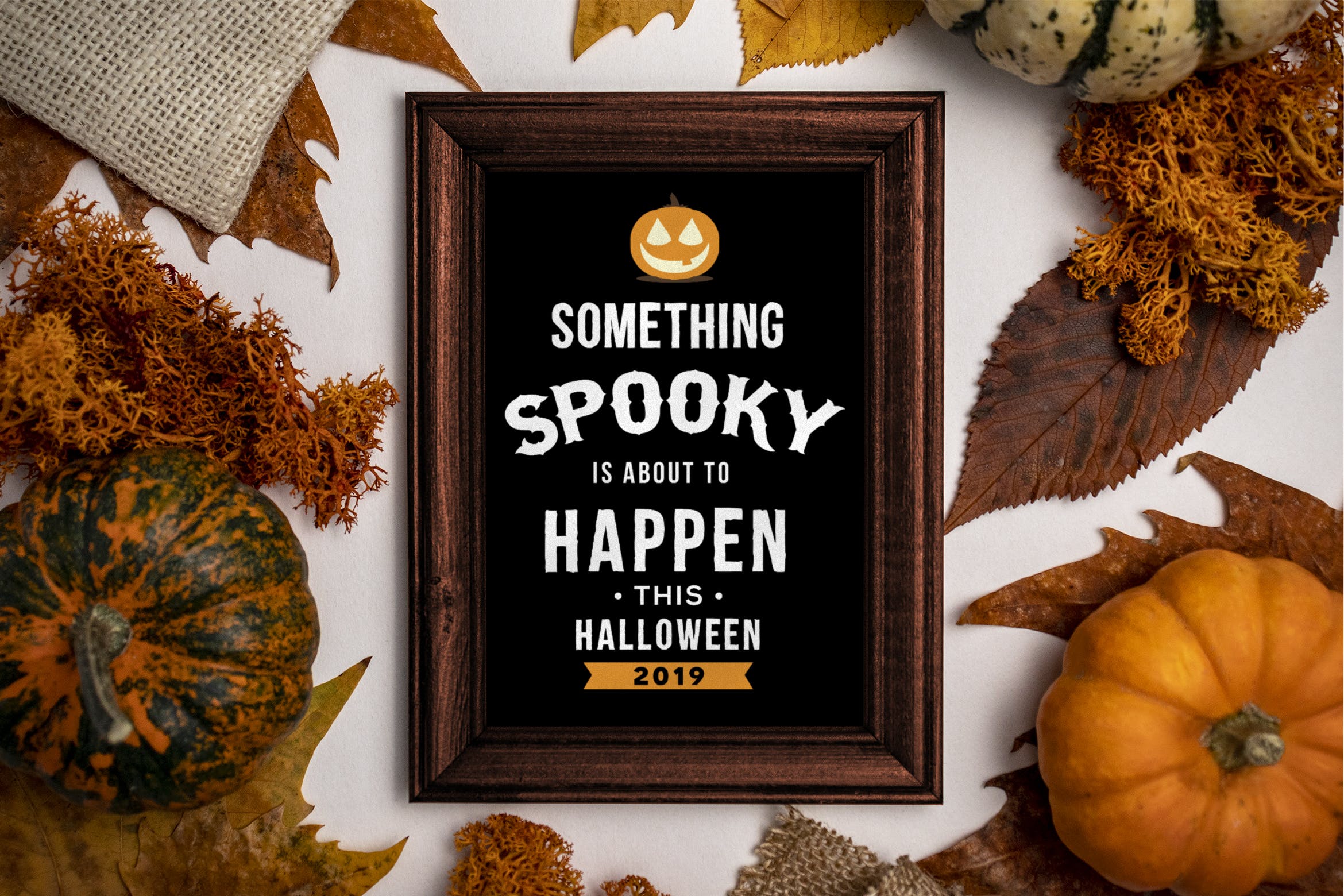 万圣节主题相框样机模板 Picture frame mockup
