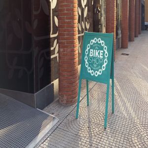 店铺可折叠促销活动告示牌样机模板 Blue Slate Mockup