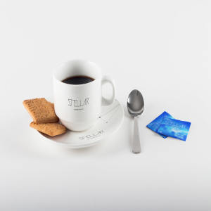 咖啡杯咖啡品牌Logo设计效果图样机02 Coffee Cup with Cookies Mockup 02