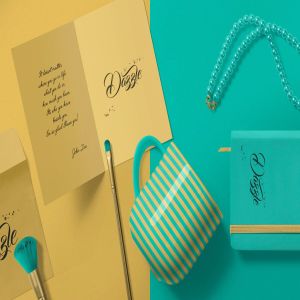 华丽的卡片和信封设计样机模板 Gorgeous Card & Envelope Mockup Scenes