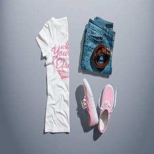 女版圆领T恤服饰印花设计样机素材 Crew Neck T-shirt Mock-up Female Version