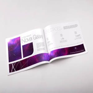 软封面产品目录产品手册内页设计PSD样机02 Softcover Landscape Catalog PSD Mockup 02