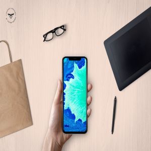 手持iPhone Xs手机实景屏幕预览样机模板 Mobile in Hand Mockups