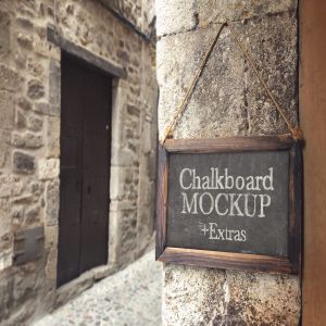 街道告示黑板牌设计效果图样机 Chalkboard on the Street