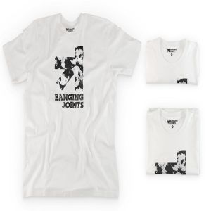 时尚白色皱纹T恤服装样机 White T-Shirt Presentation Mockup