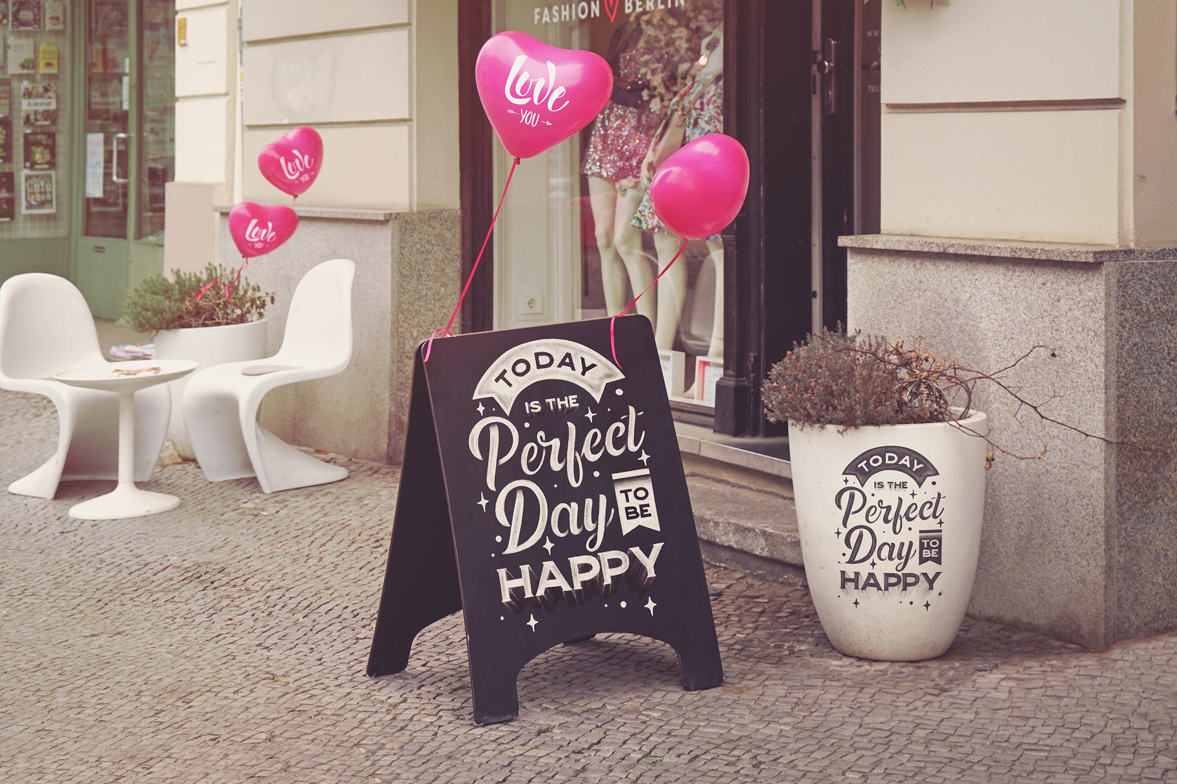 店铺促销门口折叠告示牌样机模板 Slate Mockup for Love