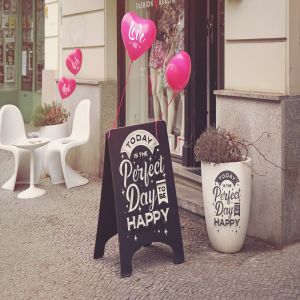 店铺促销门口折叠告示牌样机模板 Slate Mockup for Love