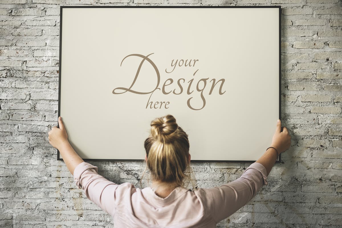 手持挂墙相框画框作品展示样机模板 Decorative frame display