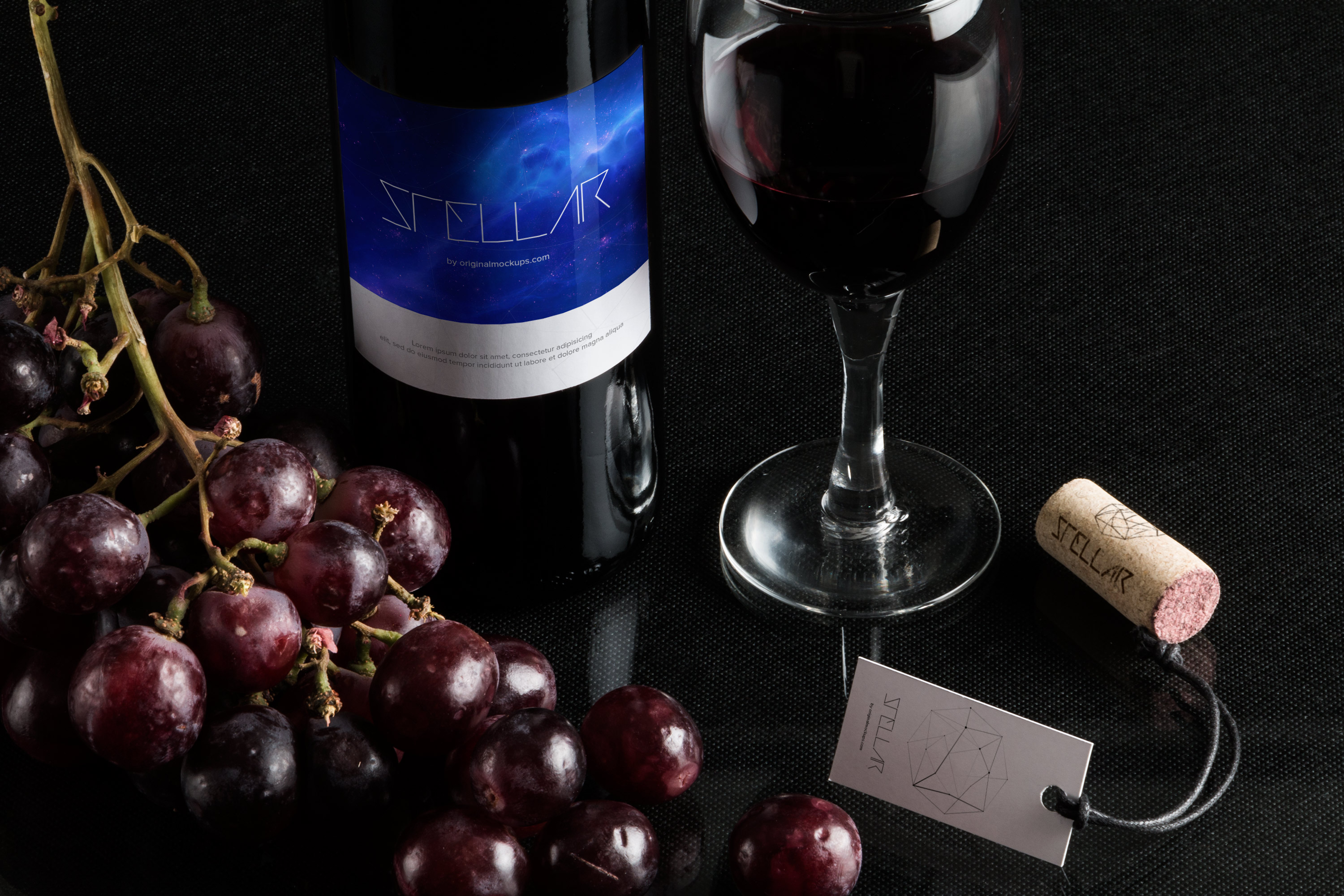 葡萄酒洋酒酒瓶外观标签设计样机模板12 Wine Bottle Mockup 12