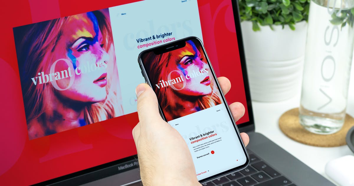 响应式页面设计MacBook Pro & iPhone X样机模板v1 New Macbook Pro & iPhone X Responsive Mockup Vol 1