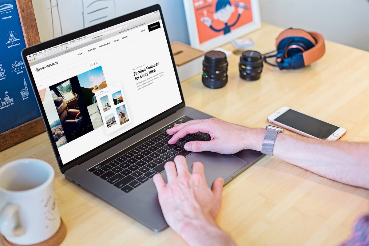 苹果MacBook Pro笔记本电脑样机模板 Macbook Touch Bar Mockup Laptop Website Workplace