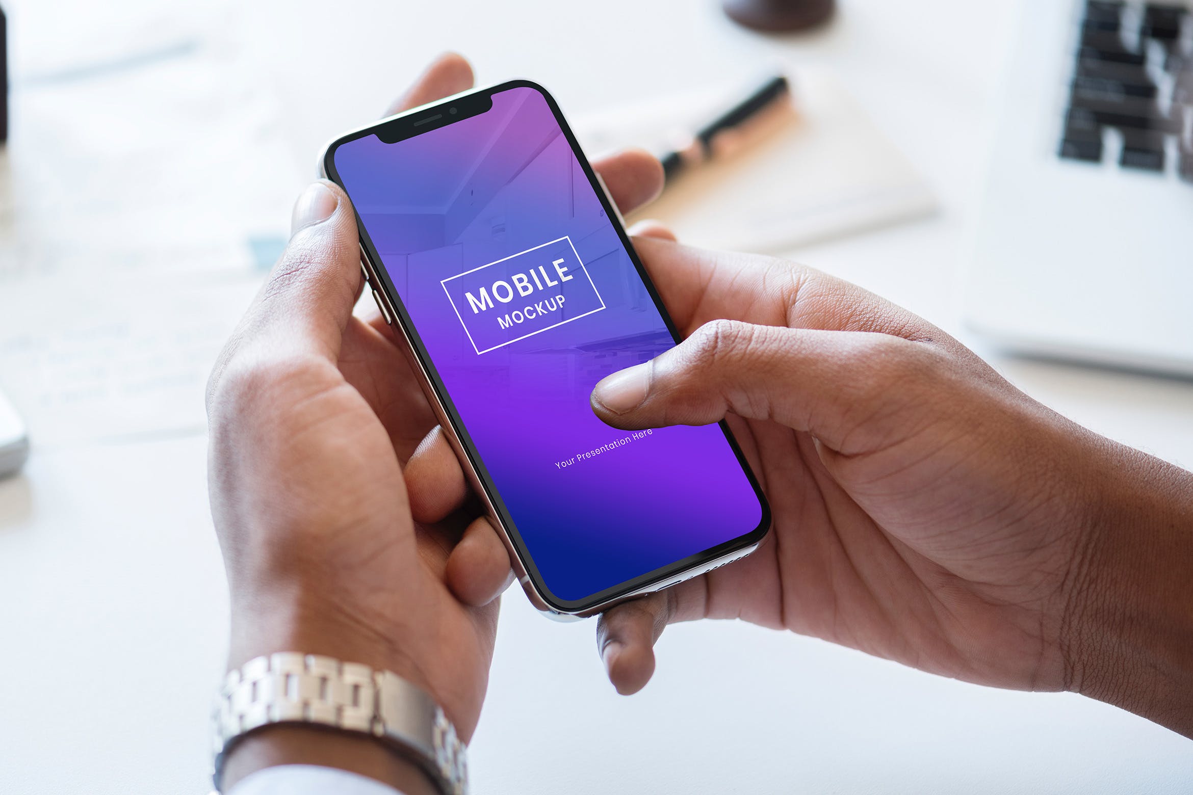 手持iPhone手机屏幕预览样机模板 Mobile with Hand Mockups
