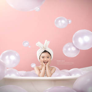 创意气球沐浴儿童梦境主题海报设计