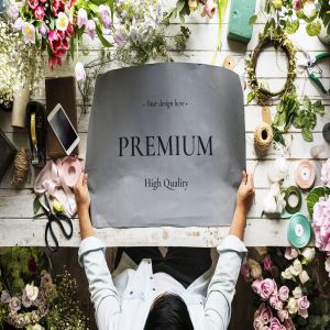 花店场景纸张海报设计场景样机 Florist Showing Paper Design Mockup