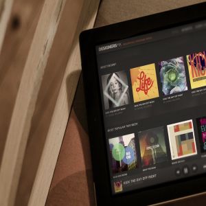 iPad平板电脑演示APP设计样机模板 Black iPad | Tablet App Scenes UI Mock-Up