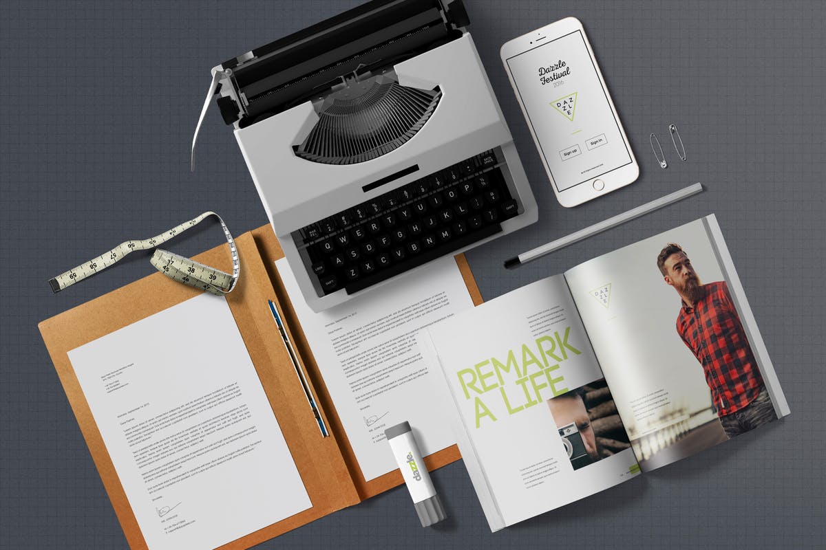 高级办公用品场景样机生成器 Open Magazine Mockup Scenes