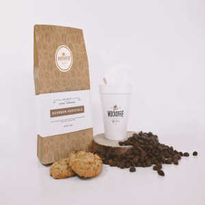 咖啡豆包装麻袋&咖啡纸杯品牌VI设计样机模板 Coffee Bag and Cup Mockup With Cookies