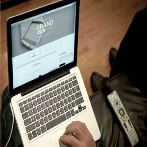 Web应用程序UI设计展示笔记本电脑样机 Laptop Display Web App Mock-Up插图8