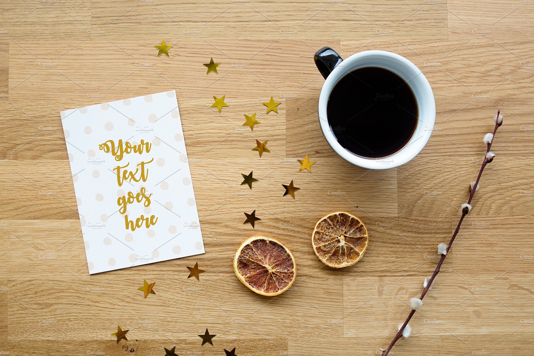 高品质的优雅邀请函婚礼请帖样机展示模型mockups