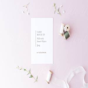 春季系列粉色背景便签便条模板 5×7 card mock up on pink background