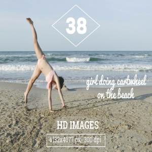 比基尼女生海滩高清照片素材 Girl playing on the beach. 38 photos