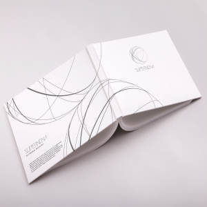 精装图书画册封面封底设计效果图PSD样机04 Hardcover Standard Landscape Book PSD Mockup 04