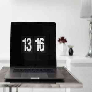 16个不同场景Mac Pro演示样机合集 MacBook Pro Responsive Mock-Up插图7