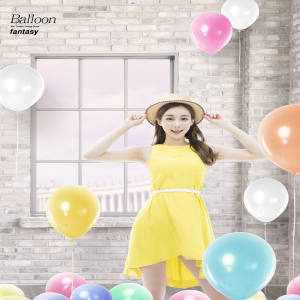 梦幻三八妇女节气球清新阳光女孩创意场景PSD海报模板